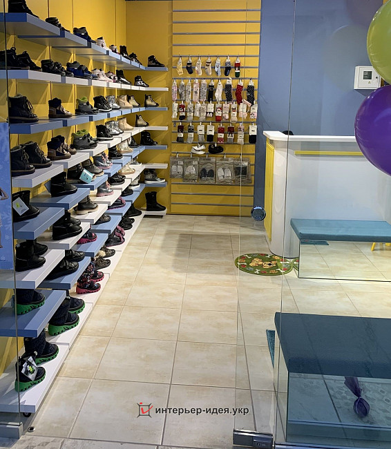 Фото магазину дитячого взуття “Kolibri”