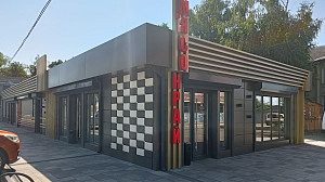Фасад магазину "М'ясокрай" у м. Сміла