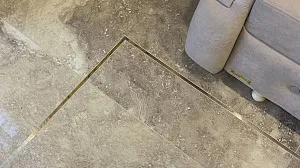 Дизайн кухні-вітальні в класичному стилі в Бучі